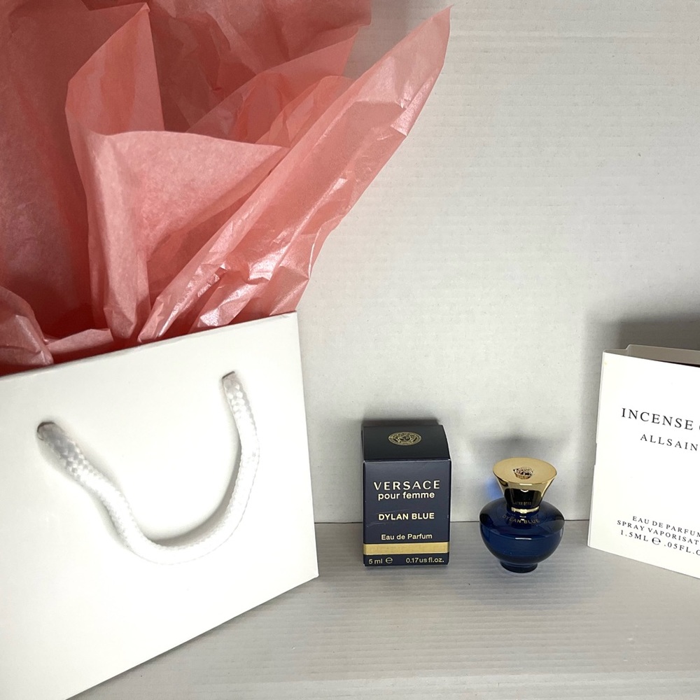 Versace mini perfumes for women also comes with a sample gift bag